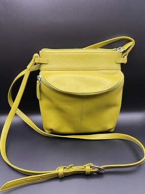 ili New York Olive Green Pebble Leather Midi Sac Crossbody